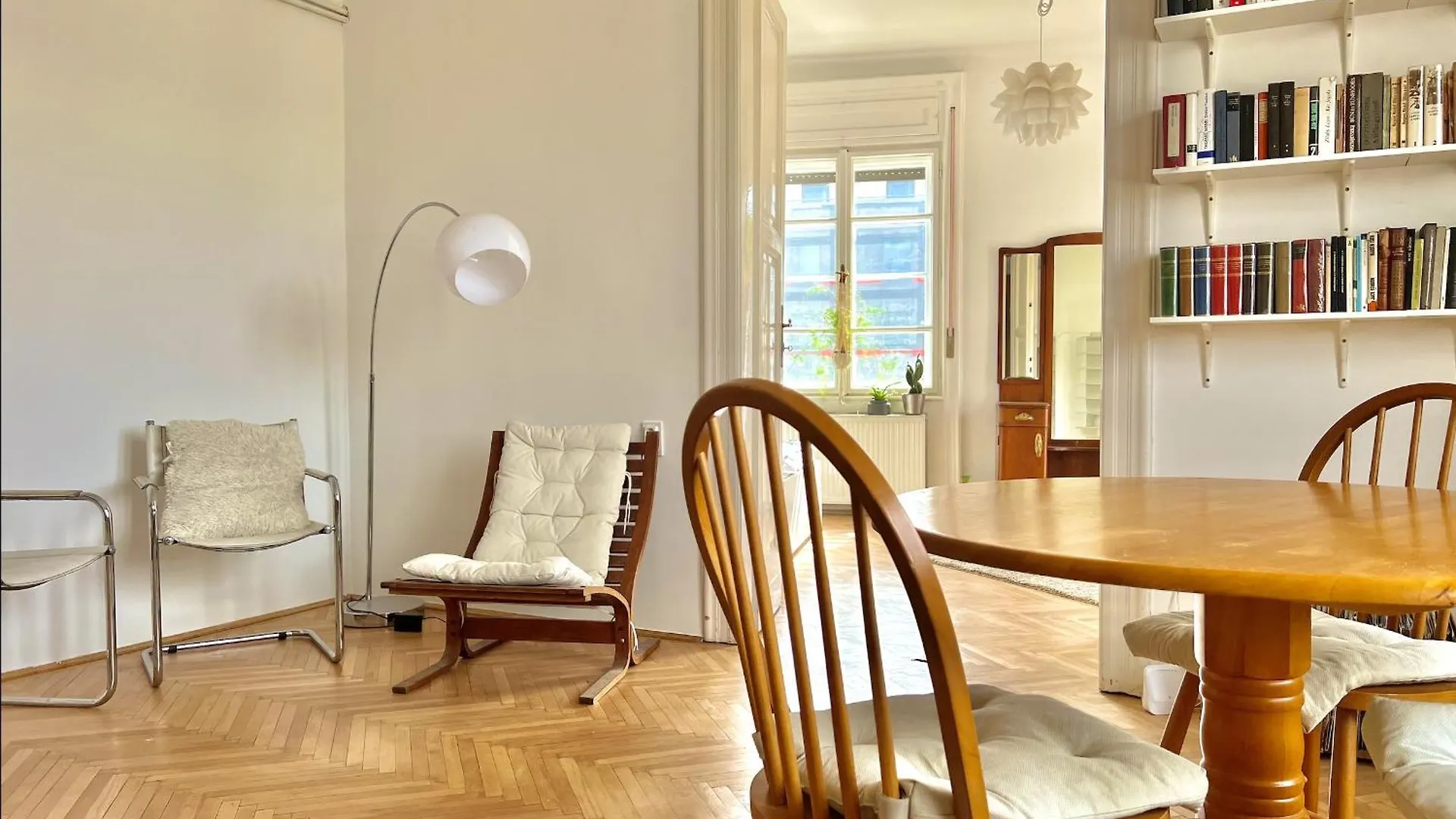 Cozy Top Floor Room Budapest Privatunterkunft