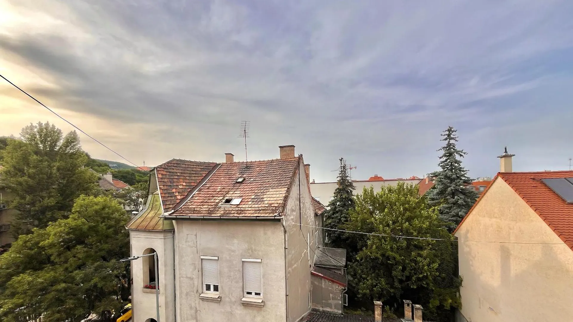 Privatunterkunft Cozy Top Floor Room Budapest